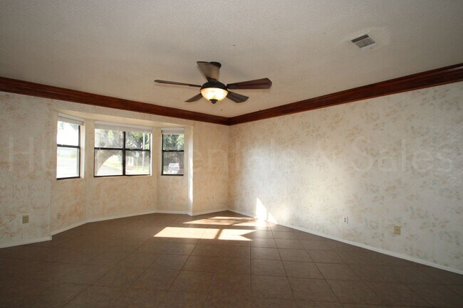Building Photo - Spacious 4-Bedroom Home with Bonus Room, L...