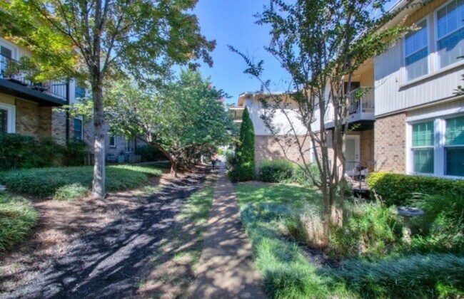 Building Photo - 2116 Hobbs Rd