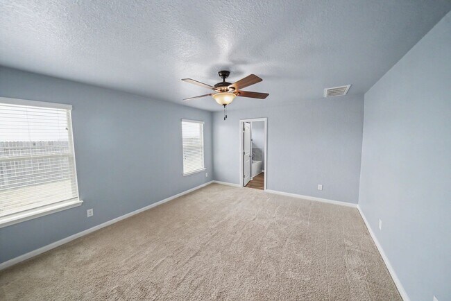 Building Photo - Modern 4-Bed Home with Open Layout in New Braunfels - Realtor Commission: $500