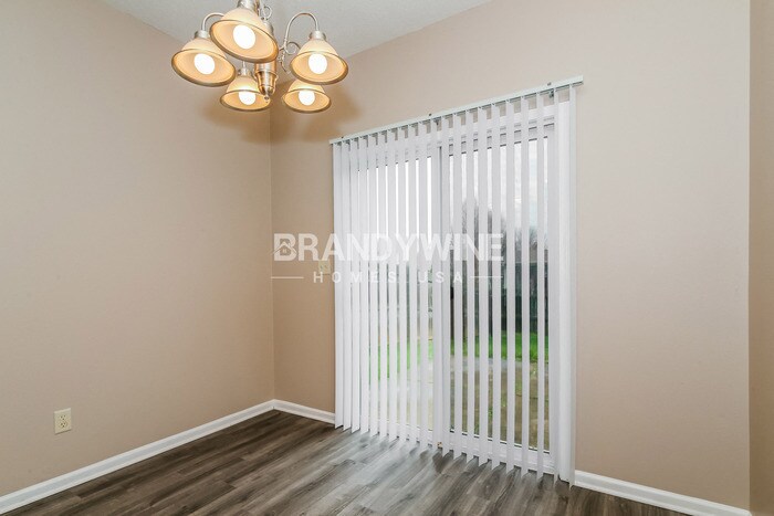 Building Photo - 7215 Parklake Pl