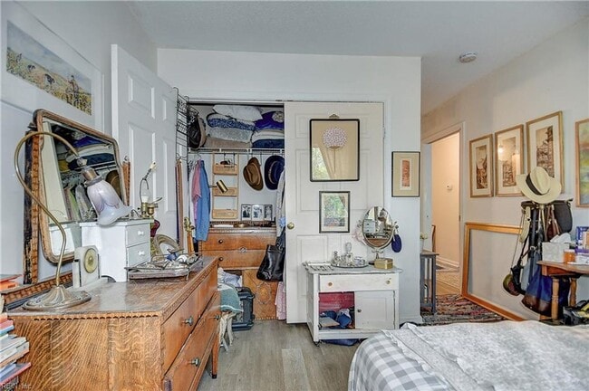 Building Photo - Ghent on the Square