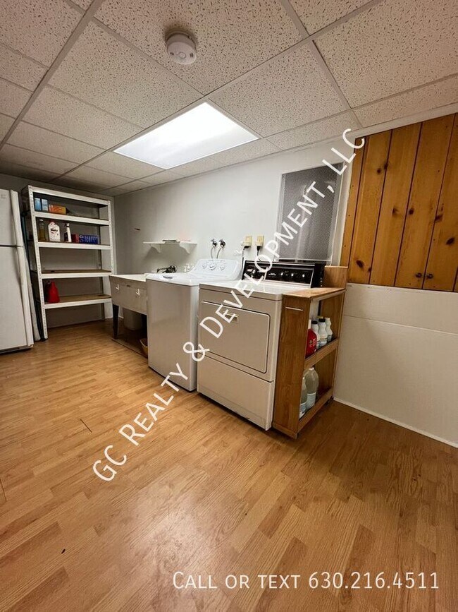 Building Photo - 1210 S Capri Terrace