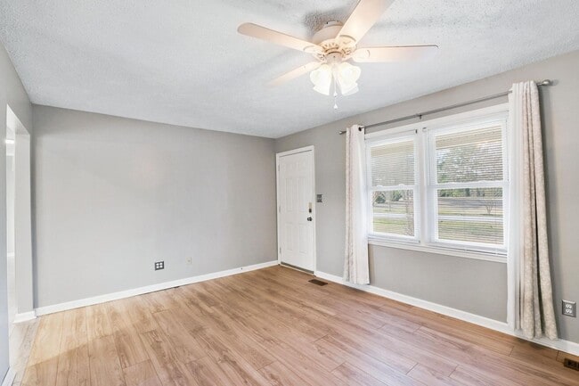 Building Photo - Pet Friendly Rental with no carpet!
