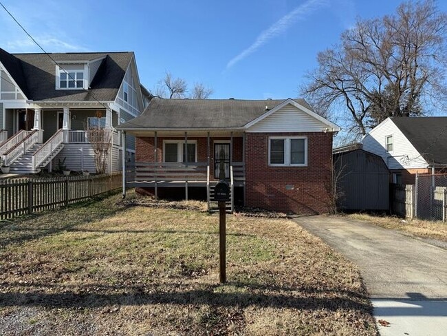 Building Photo - Spacious 4 Bedroom in North Nashville - Minutes from Downtown