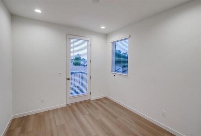 Building Photo - 1166 Holly Ave