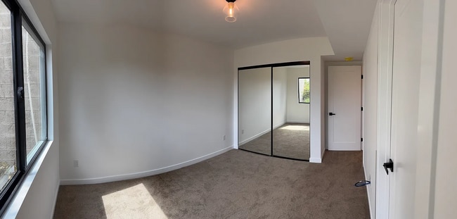 Building Photo - 2940 Sunset Hills