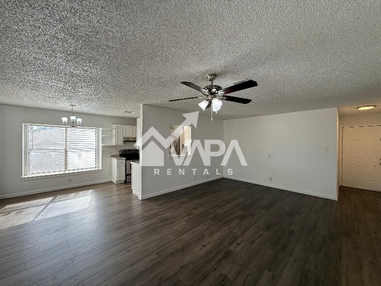 Building Photo - 826 Thrasher Dr