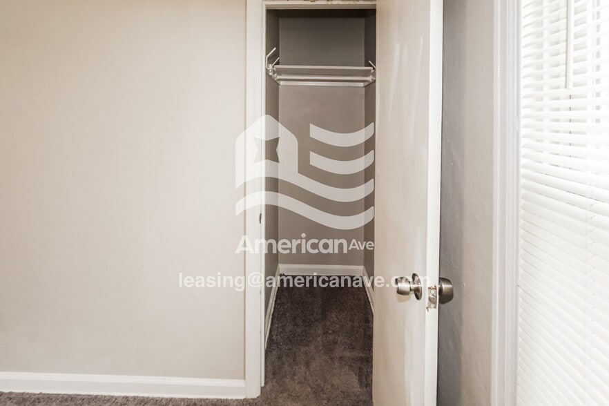 Building Photo - 20 Leander Dr