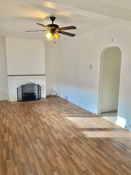 Building Photo - 817 Anaheim St