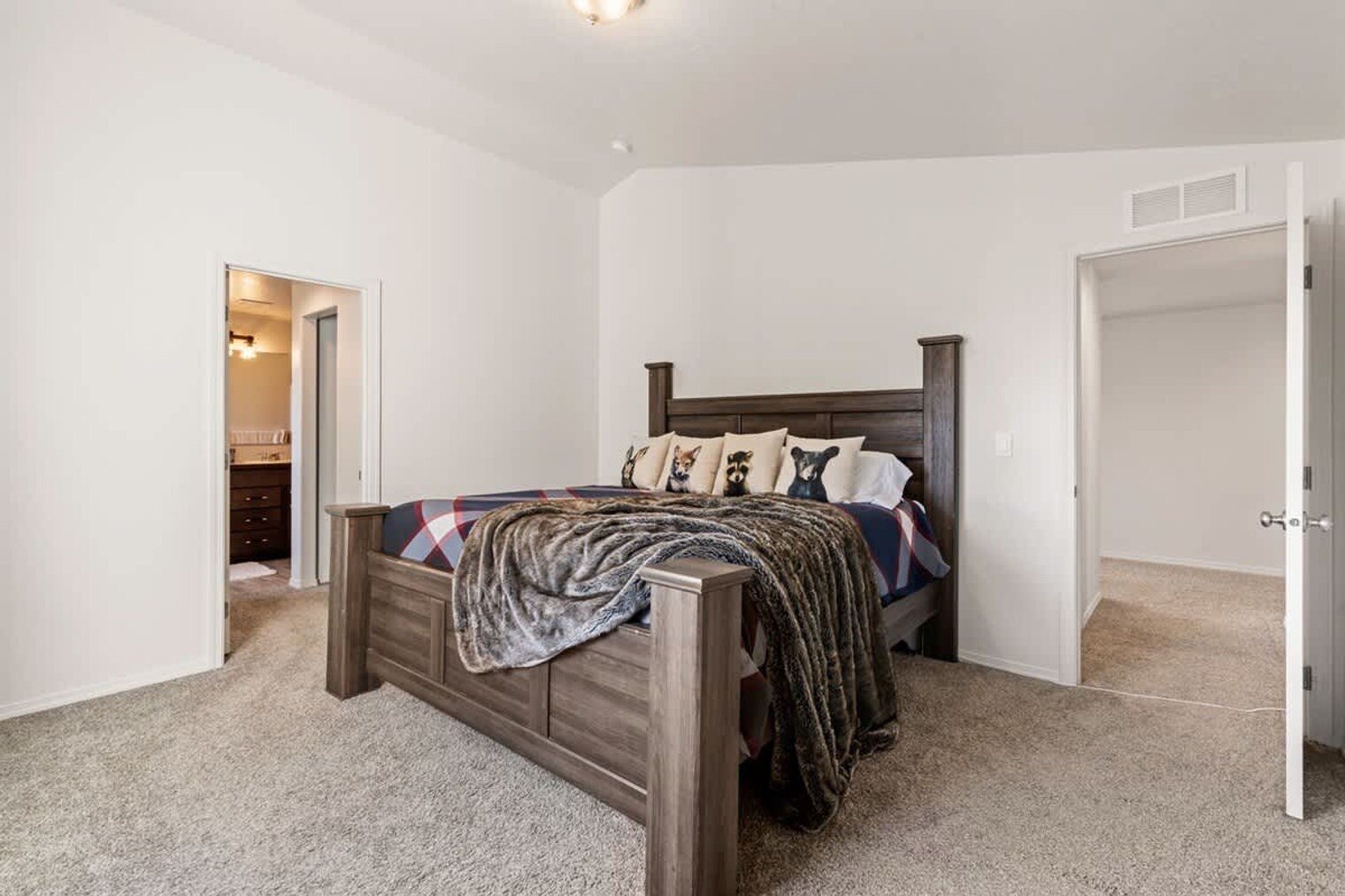 Building Photo - 16757 Ryeland Ave