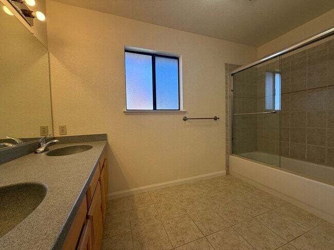 Building Photo - 6574 Leyland Park Dr