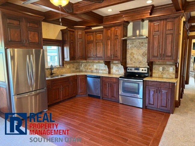 Building Photo - Luxury One-Bedroom Casita