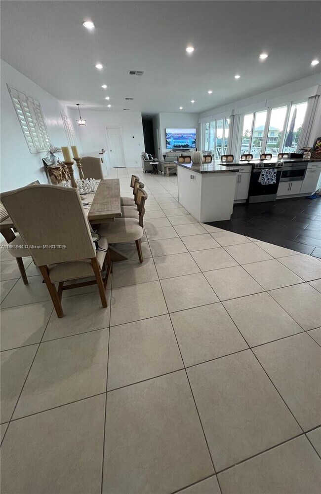 Building Photo - 7760 Aviation Blvd