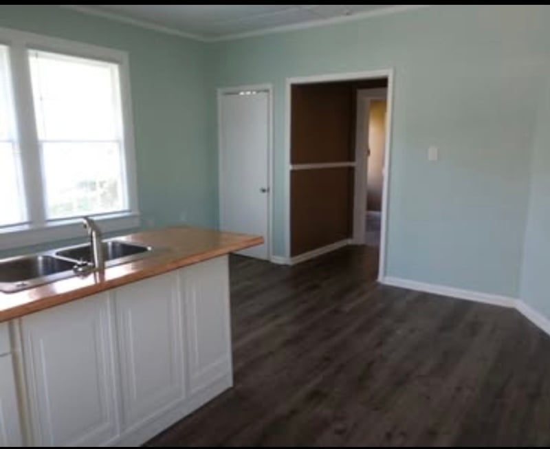 Building Photo - 1004 W 5th Ave