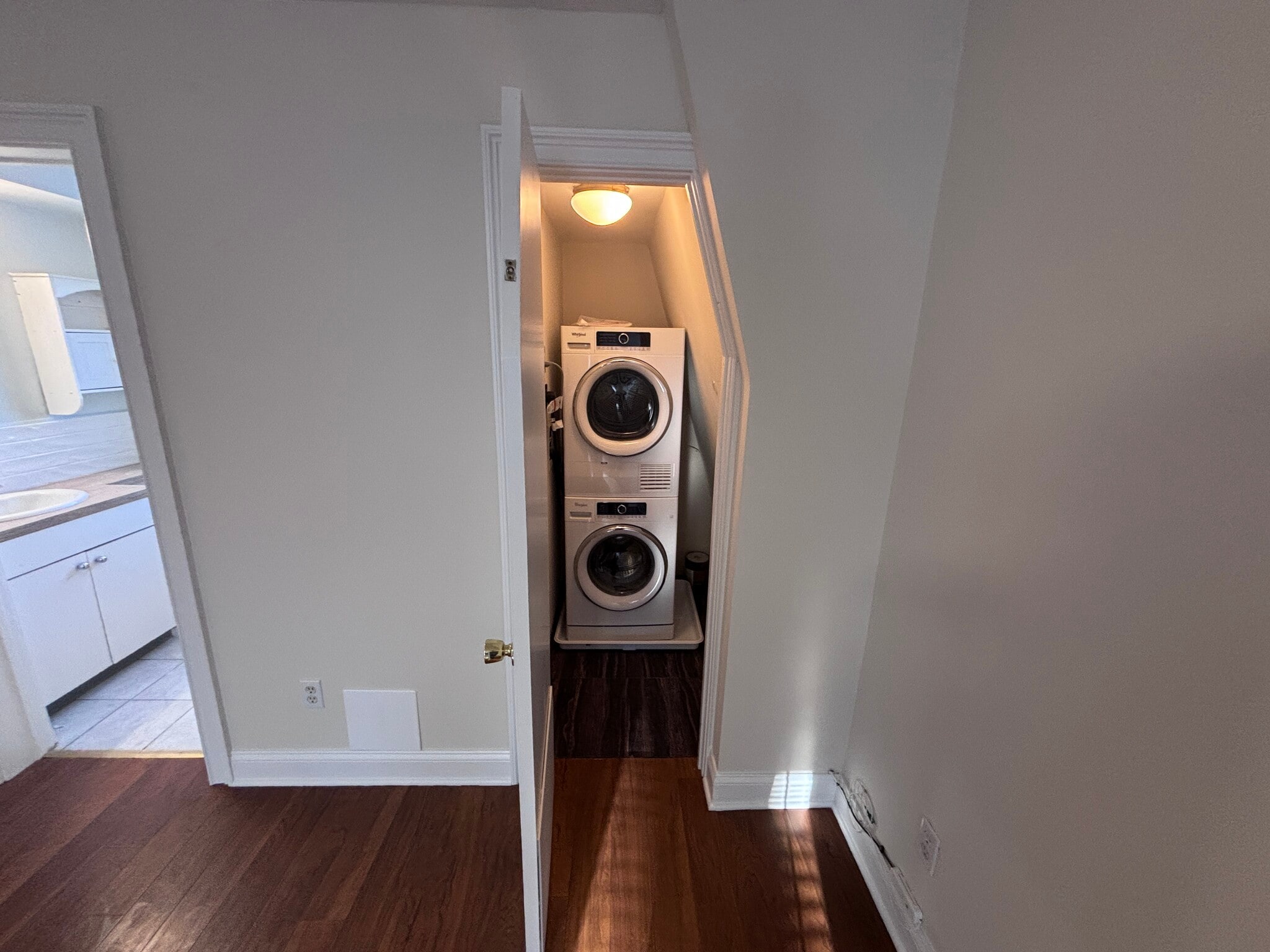 Building Photo - 101 Ponus Ave