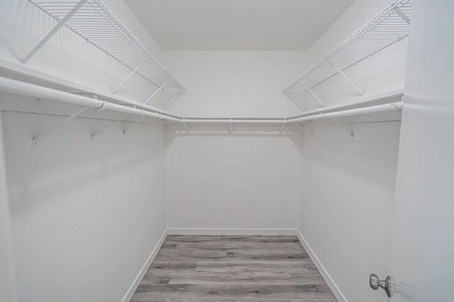 Building Photo - COMING SOON! 4 Bedroom Condo for Rent in Panorama City!