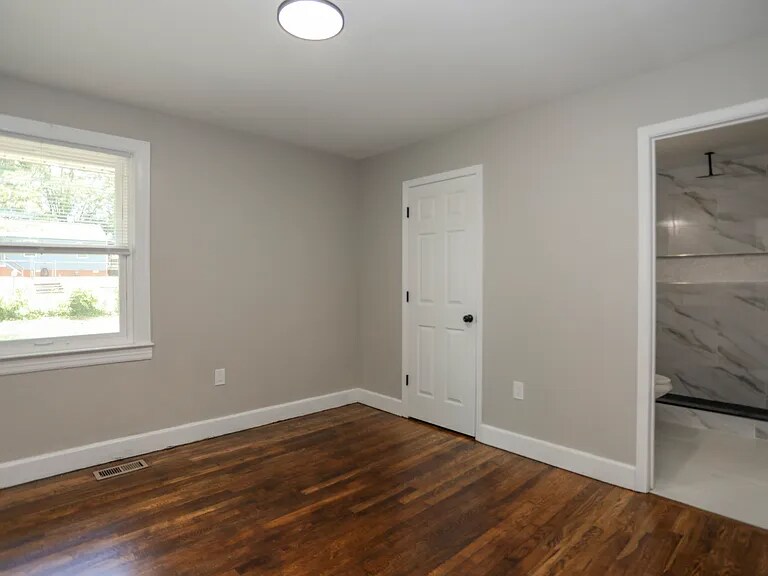 Building Photo - 219 Anderson Dr