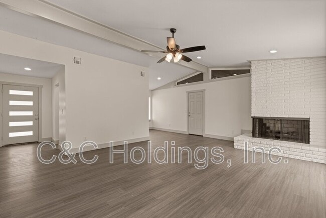 Building Photo - 4541 E 32nd Pl