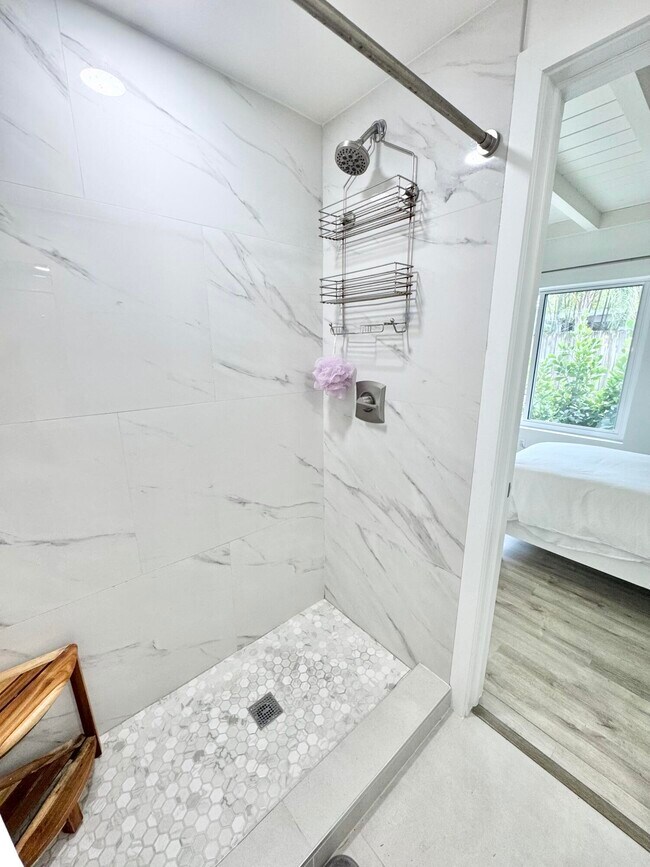 Building Photo - 1130 NE 18th Ave