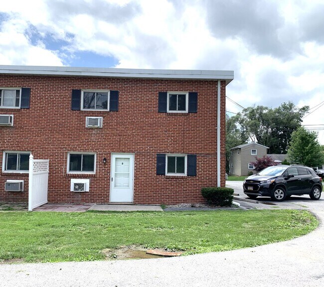 Primary Photo - 835 High St
