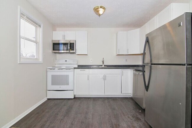 Building Photo - Nicely Updated Home
