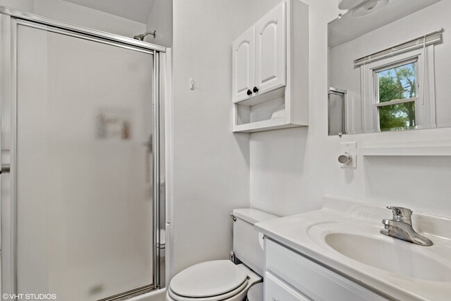 Building Photo - 608 Sheridan Dr