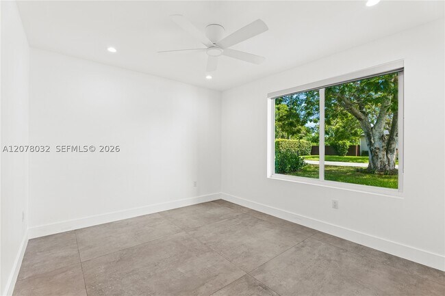 Building Photo - 6099 SW 38th St