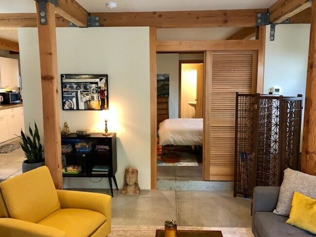 Building Photo - CARTAL DUPLEX