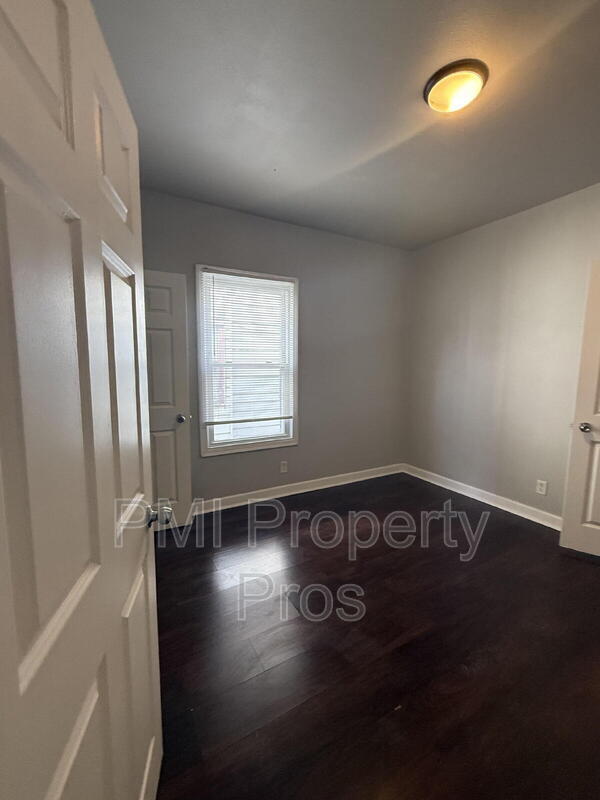 Building Photo - 2406 N 41st St