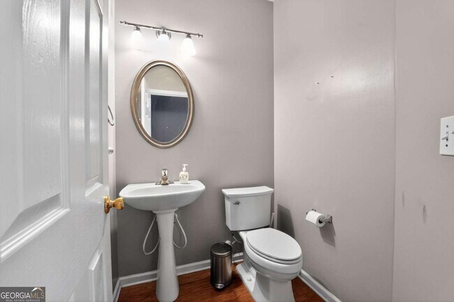 Building Photo - 605 Lofty Ln