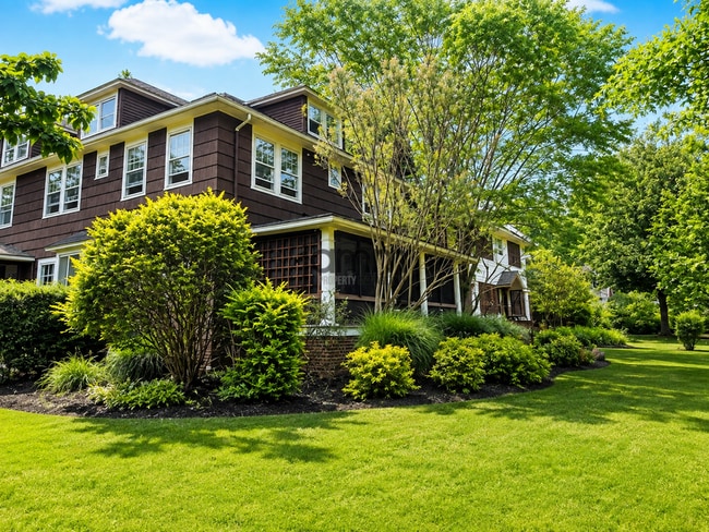 Building Photo - 2425 Demington Dr
