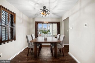 Building Photo - 813 Delafield St NE