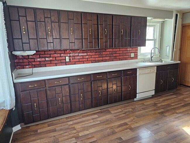 Building Photo - Triplex Main