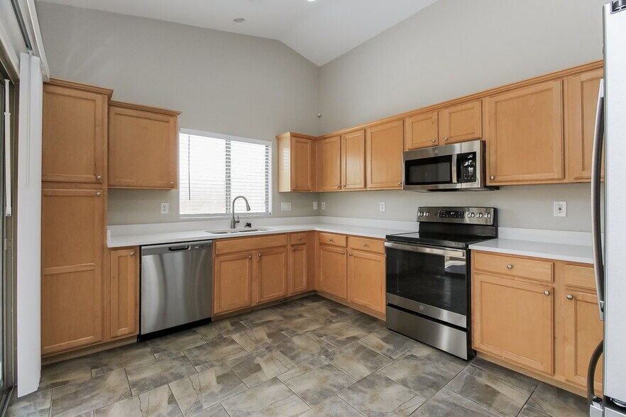 Building Photo - 475 W Holstein Trail