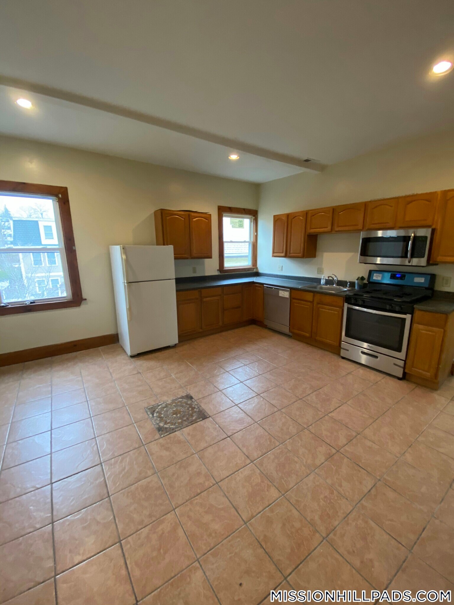 Building Photo - 10 Westminster Ave