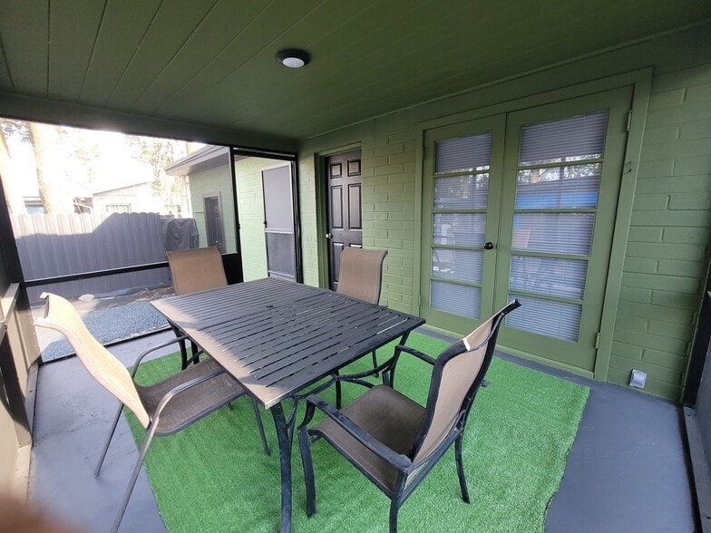 Building Photo - 5321 NE 29th St