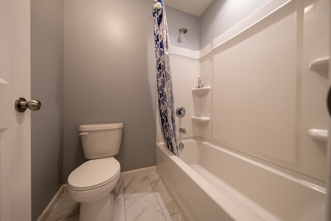 Building Photo - 756 Stonegate Rd