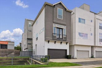 Building Photo - 5912 E Post Oak Ln
