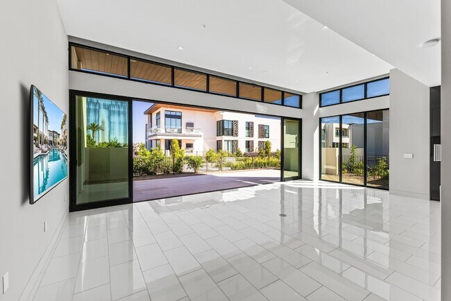 Building Photo - 6587 N Palmeraie Blvd