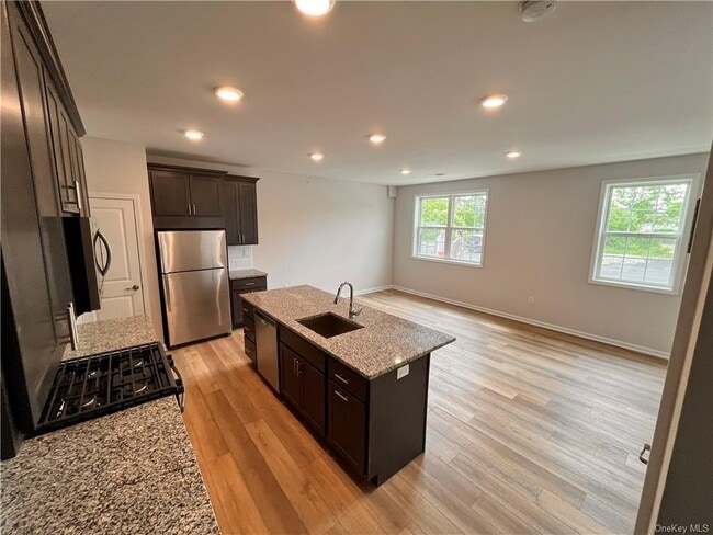 Building Photo - 121 Tower Ridge Cir