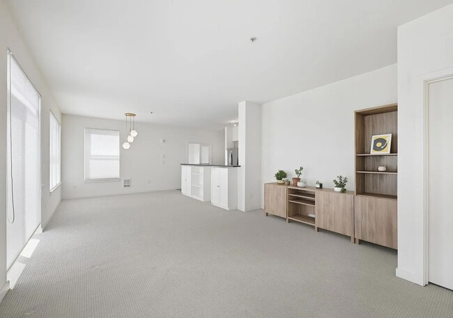 Building Photo - Modern Top-Floor Condo with Stunning Seattle Views