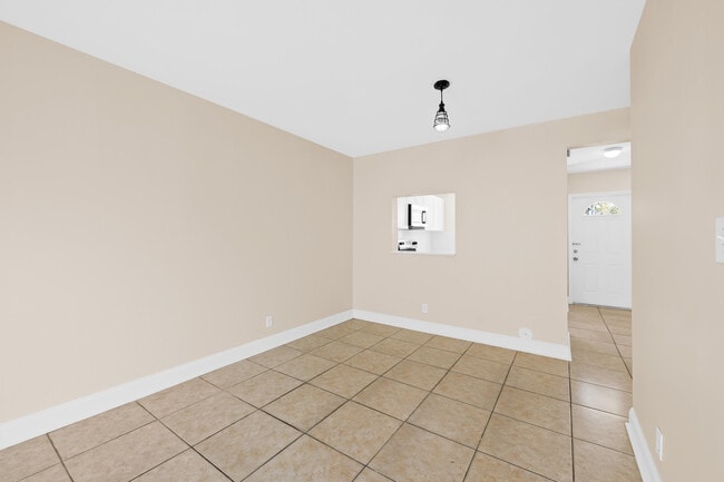 Building Photo - 3281 E Golf Blvd