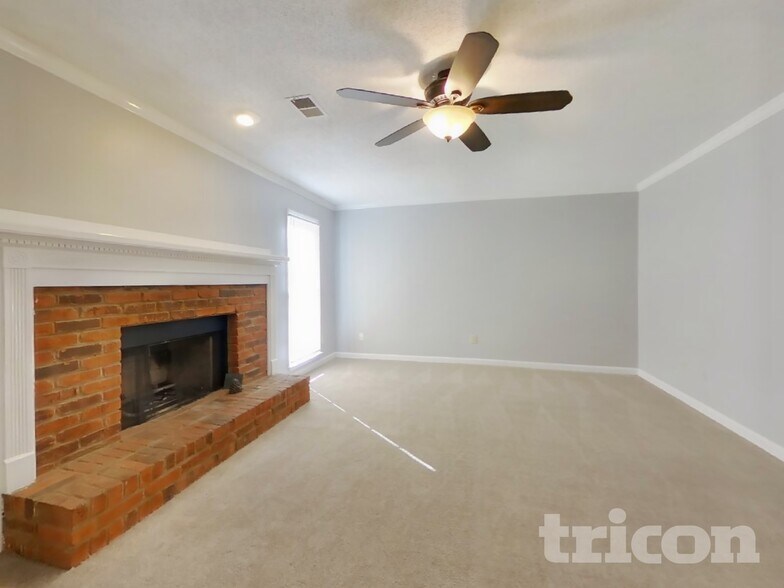 Building Photo - 4981 Brownwood Dr