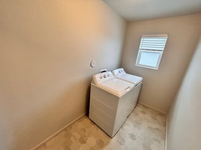 Building Photo - Stunning 3 Bed, 2.5 Bath Home in Spokane Valley!