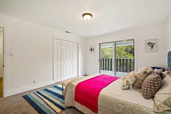 Building Photo - 3815 Delmont Ave