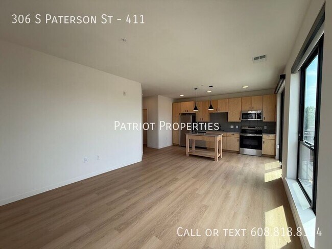 Building Photo - 306 S Paterson St