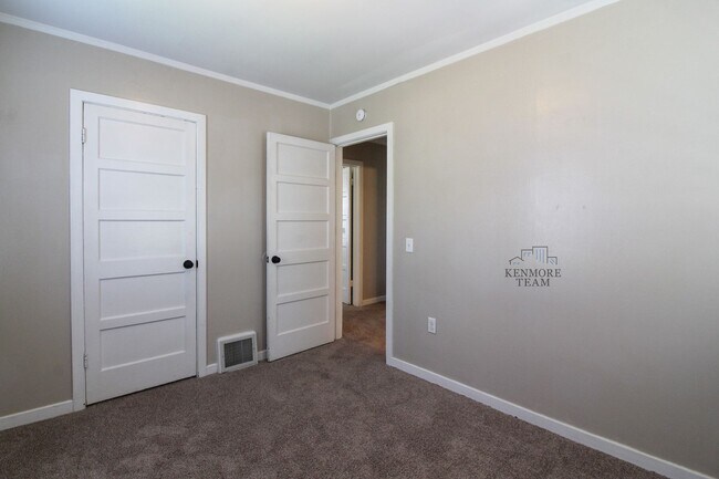 Building Photo - 2 Bedroom, 1 Bath Duplex in Central Richland