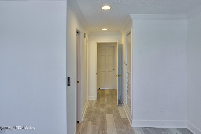 Building Photo - 114 18th Ave N