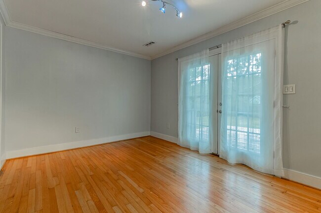 Building Photo - 1452 Birthright St