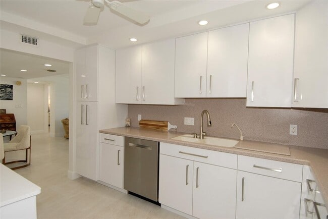 Building Photo - 3900 Galt Ocean Dr